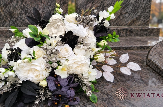 Jakie kwiaty na cmentarz wytrzymają jesienne deszcze i mróz? Poradnik florystki Jakie kwiaty na cmentarz wytrzymają jesienne deszcze i mróz? Poradnik florystki