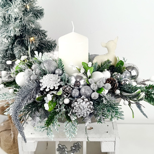 Stroik biało - srebrny z sarenką nr 54