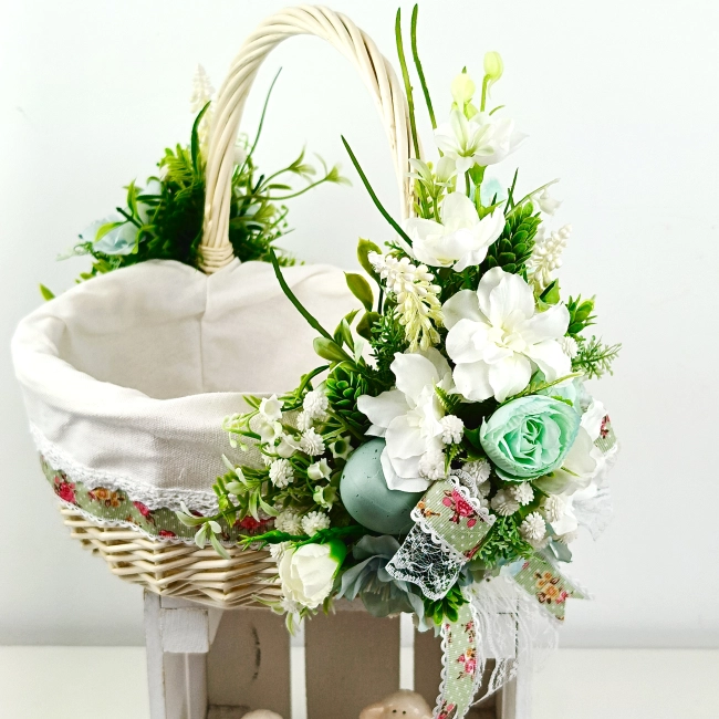 Koszyk wielkanocny duży, biało - miętowy z wyściółką nr 31