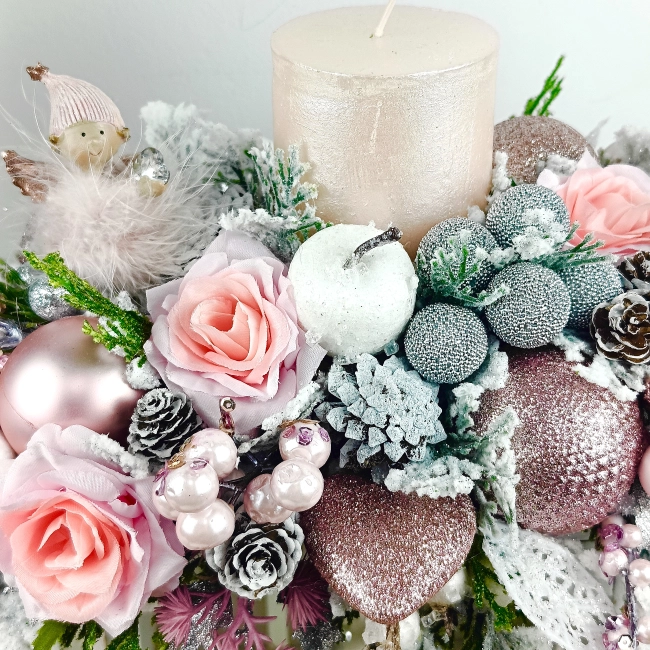 Stroik biało - różowo - srebrny ze skrzatem nr 62 Stroik biało - różowo - srebrny ze skrzatem nr 62