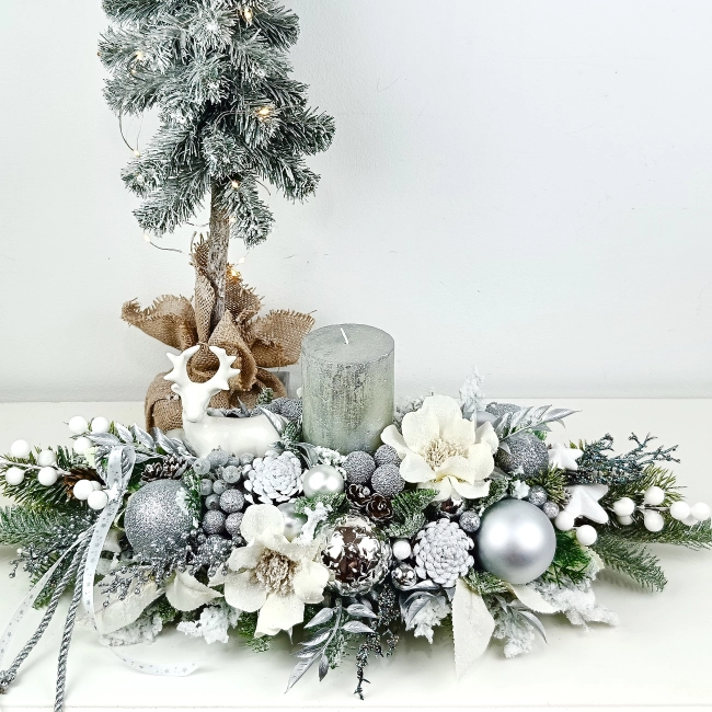 Stroik biało - srebrny z jelonkiem nr 57 Stroik biało - srebrny z jelonkiem nr 57