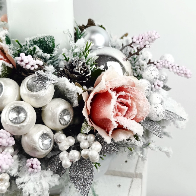 Stroik okrągły, biało - srebrny z nutą różu 42 Stroik okrągły, biało - srebrny z nutą różu 42