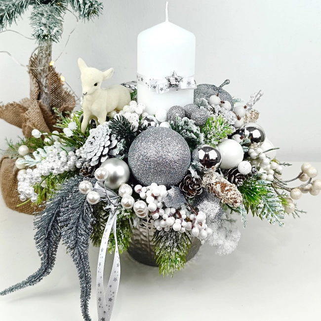 Stroik biało - srebrny z sarenką nr 58 Stroik biało - srebrny z sarenką nr 58