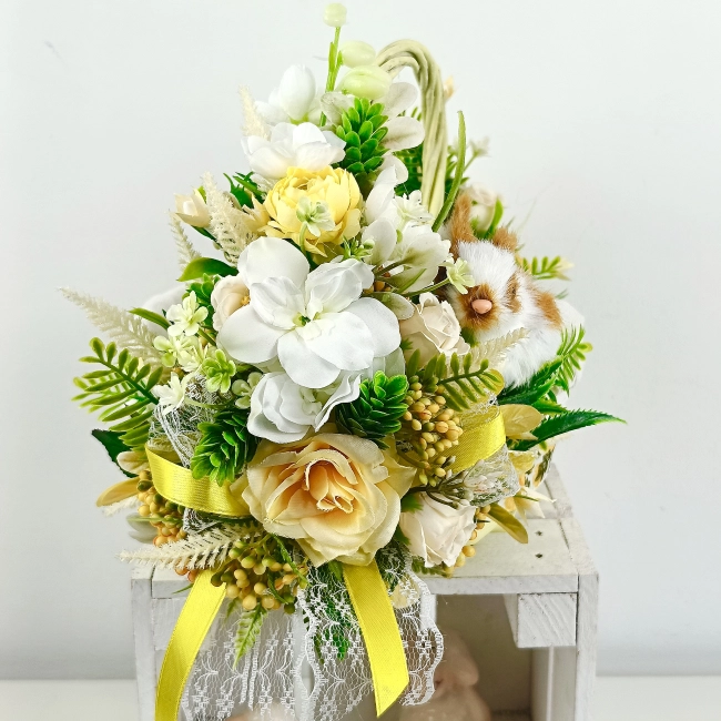 Koszyk wielkanocny mały, biało - żółty z wyściółką nr 35