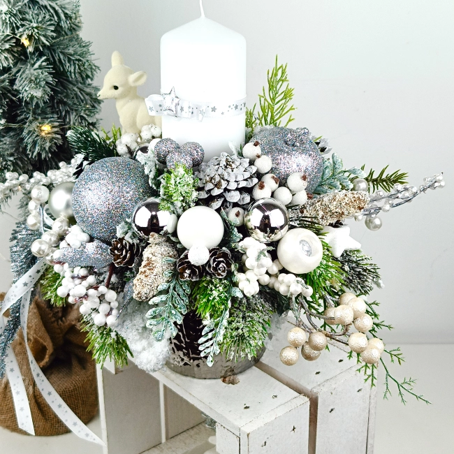 Stroik biało - srebrny z sarenką nr 58 Stroik biało - srebrny z sarenką nr 58