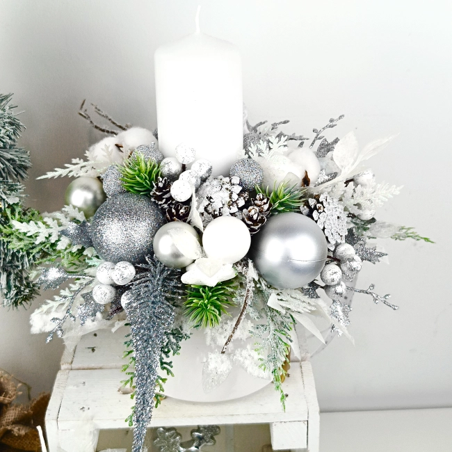 Stroik biało - srebrny z bałwankiem nr 59 Stroik biało - srebrny z bałwankiem nr 59