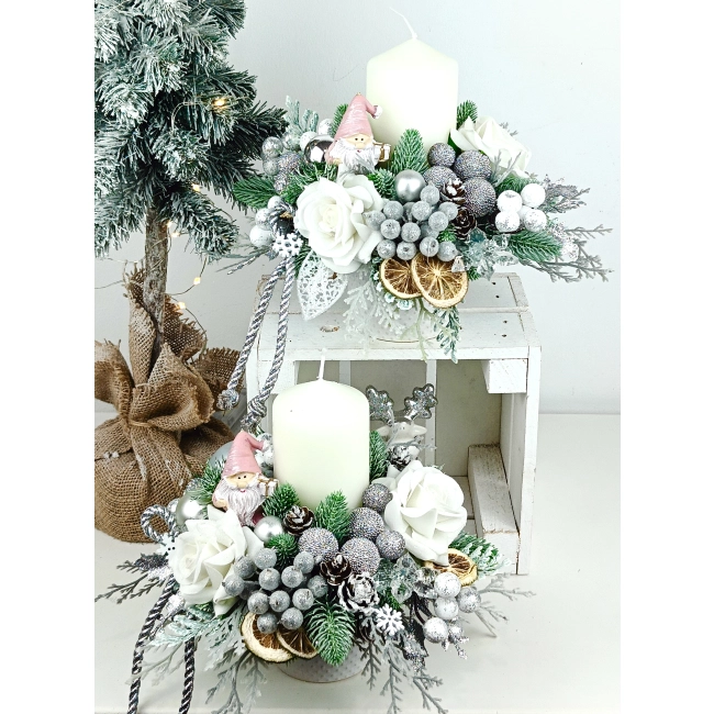 Stroik biało - srebrny z mikołajkiem nr 60 Stroik biało - srebrny z mikołajkiem nr 60