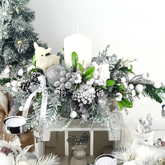 Stroik biało - srebrny z sarenką nr 54