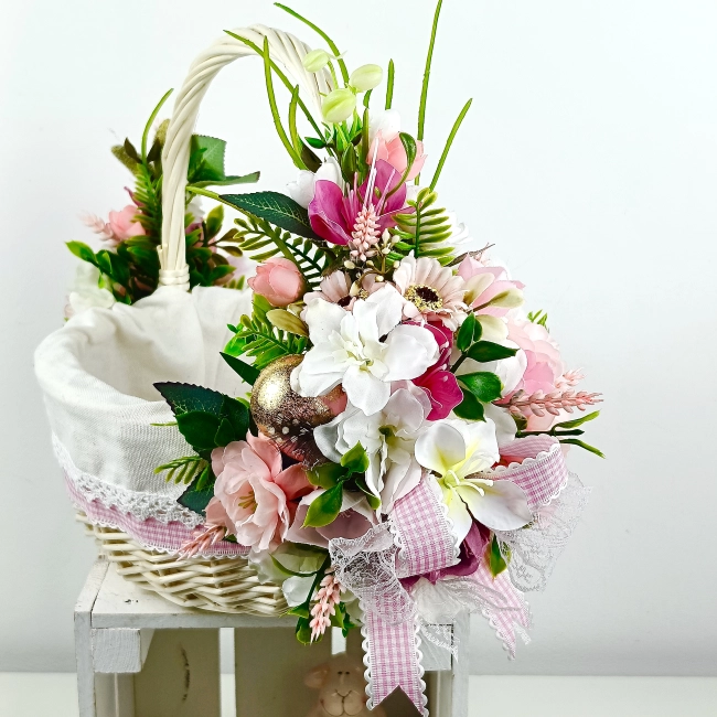 Koszyk wielkanocny duży, biało - różowy z wyściółką nr 39 Koszyk wielkanocny duży, biało - różowy z wyściółką nr 39