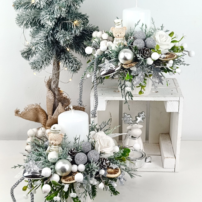 Stroik biało - srebrny z misiem żołnierzykiem nr 55