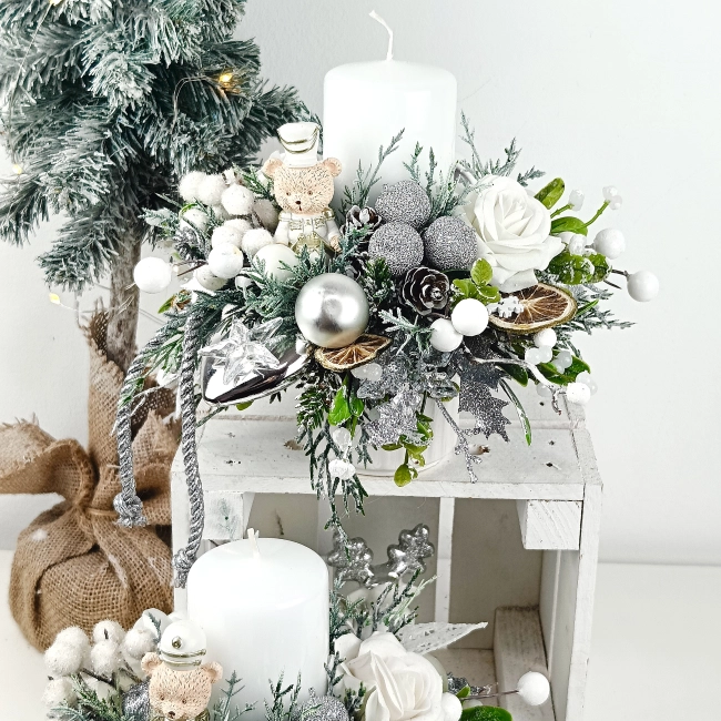 Stroik biało - srebrny z misiem żołnierzykiem nr 55