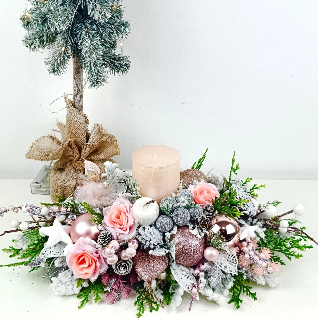 Stroik biało - różowo - srebrny ze skrzatem nr 62 Stroik biało - różowo - srebrny ze skrzatem nr 62