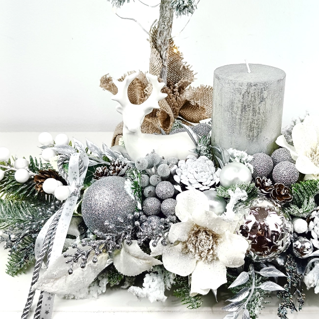 Stroik biało - srebrny z jelonkiem nr 57 Stroik biało - srebrny z jelonkiem nr 57