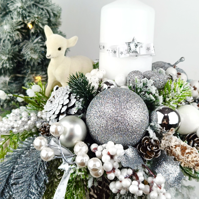 Stroik biało - srebrny z sarenką nr 58 Stroik biało - srebrny z sarenką nr 58