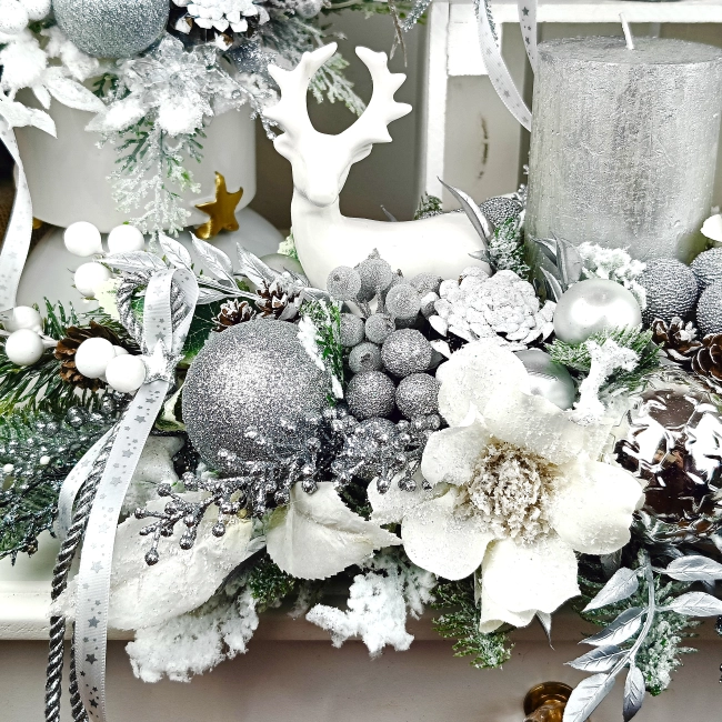 Stroik biało - srebrny z jelonkiem nr 57 Stroik biało - srebrny z jelonkiem nr 57