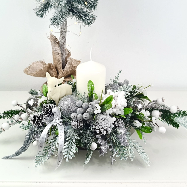 Stroik biało - srebrny z sarenką nr 54