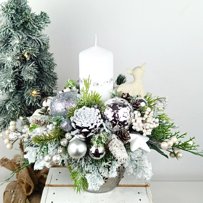 Stroik biało - srebrny z sarenką nr 58 Stroik biało - srebrny z sarenką nr 58