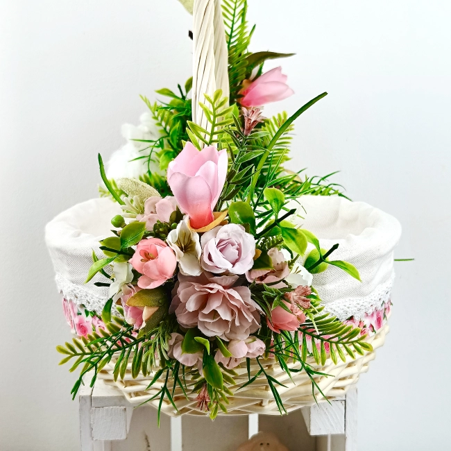 Koszyk wielkanocny duży, biało - różowy z wyściółką nr 25