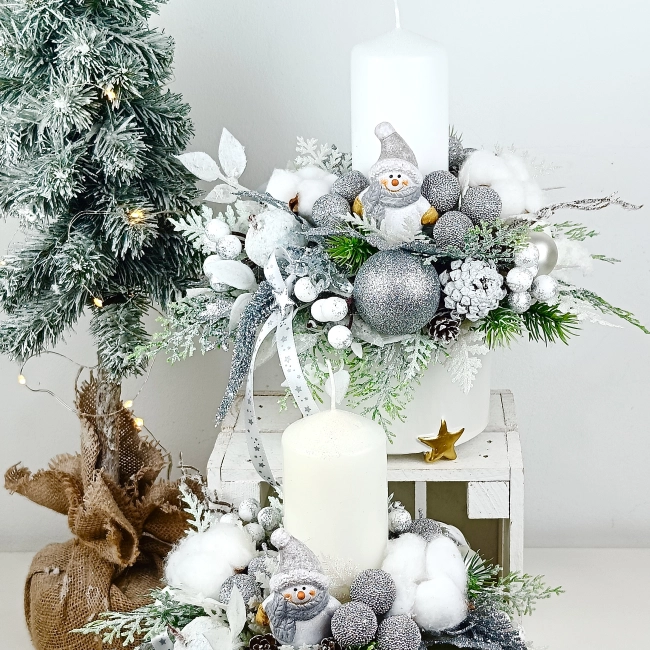 Stroik biało - srebrny z bałwankiem nr 59 Stroik biało - srebrny z bałwankiem nr 59