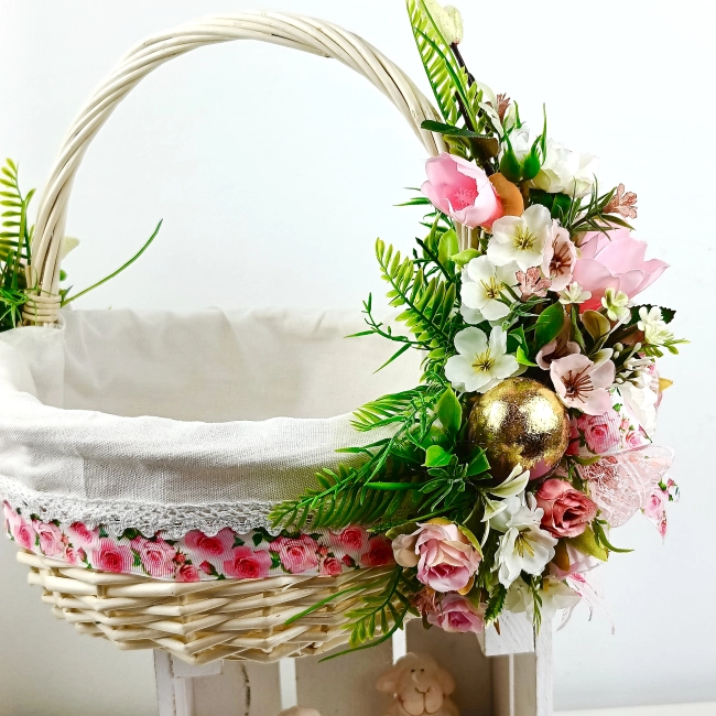 Koszyk wielkanocny duży, biało - różowy z wyściółką nr 25