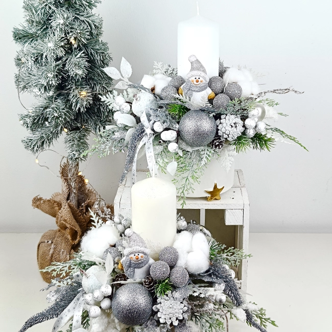 Stroik biało - srebrny z bałwankiem nr 59 Stroik biało - srebrny z bałwankiem nr 59