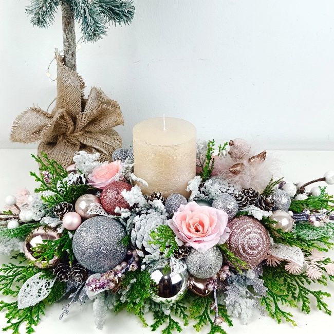 Stroik biało - różowo - srebrny ze skrzatem nr 62 Stroik biało - różowo - srebrny ze skrzatem nr 62