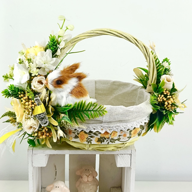 Koszyk wielkanocny mały, biało - żółty z wyściółką nr 35