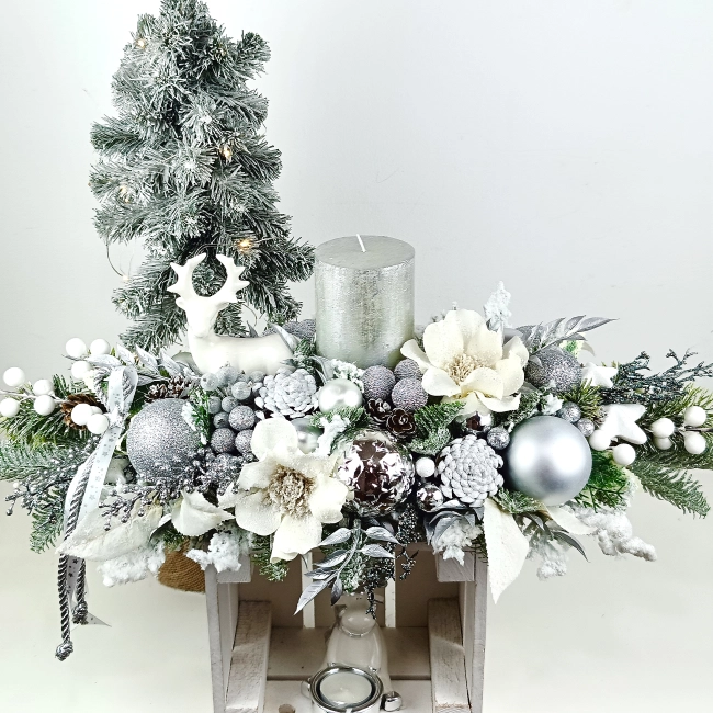 Stroik biało - srebrny z jelonkiem nr 57 Stroik biało - srebrny z jelonkiem nr 57