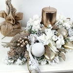 Stroik w kolorze bieli, złota i szampana nr 50