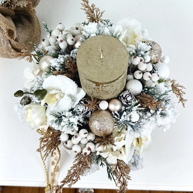 Stroik w kolorze biało - złotym nr 49 Stroik w kolorze biało - złotym nr 49