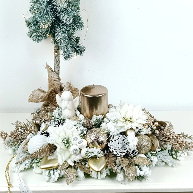 Stroik w kolorze bieli, złota i szampana nr 50