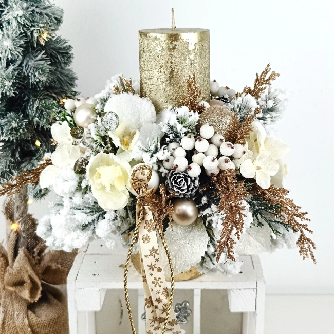 Stroik w kolorze biało - złotym nr 49 Stroik w kolorze biało - złotym nr 49