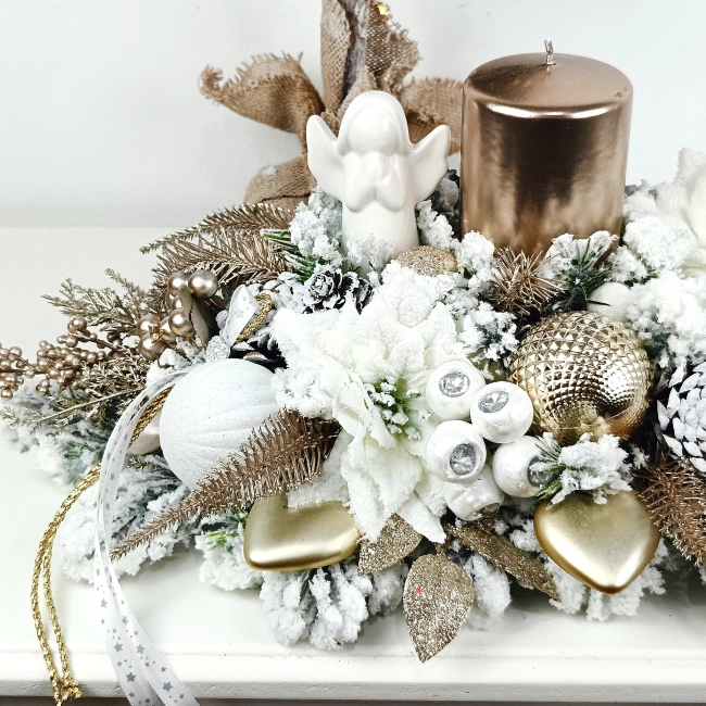 Stroik w kolorze bieli, złota i szampana nr 50