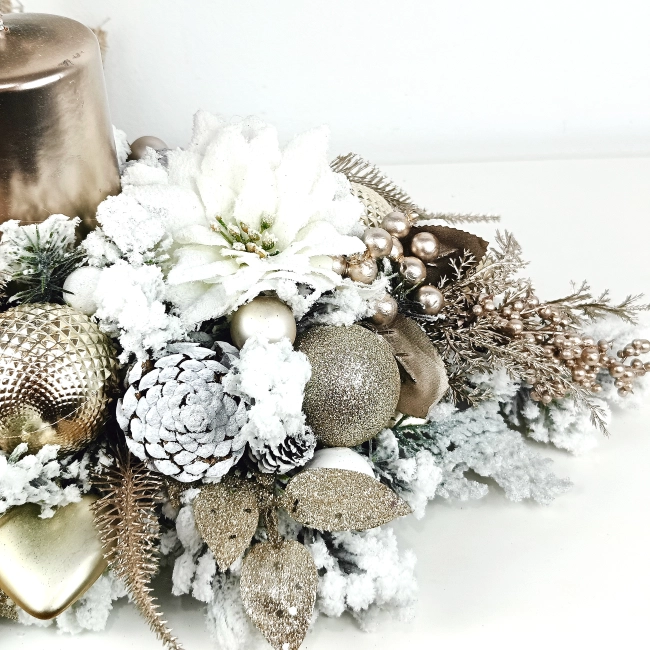 Stroik w kolorze bieli, złota i szampana nr 50