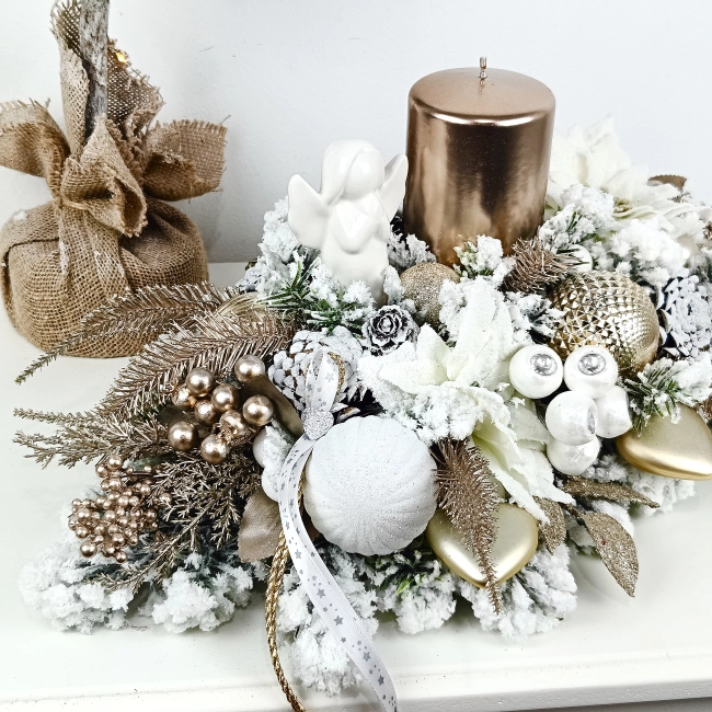 Stroik w kolorze bieli, złota i szampana nr 50