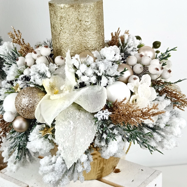 Stroik w kolorze biało - złotym nr 49 Stroik w kolorze biało - złotym nr 49